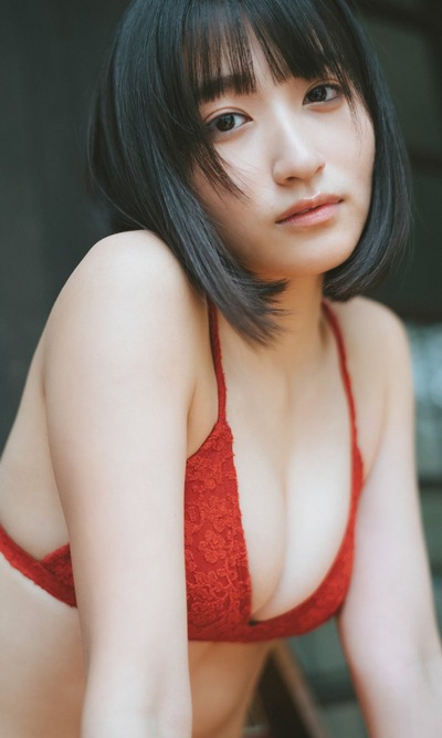 水野瞳 週刊プレイボーイ 水着グラビア