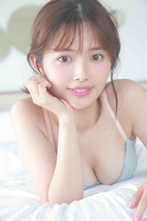 森日菜美1st写真集『もりだくさん。』ランジェリー姿&ビキニ姿