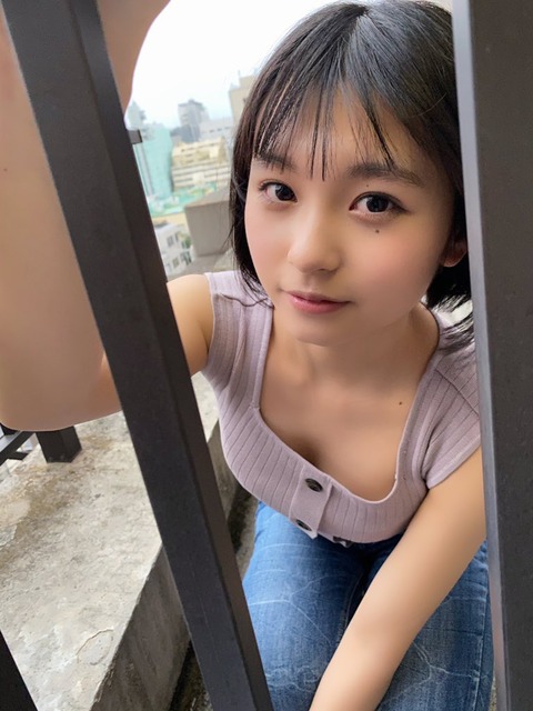 桐原美月ヤンジャン水着グラビア