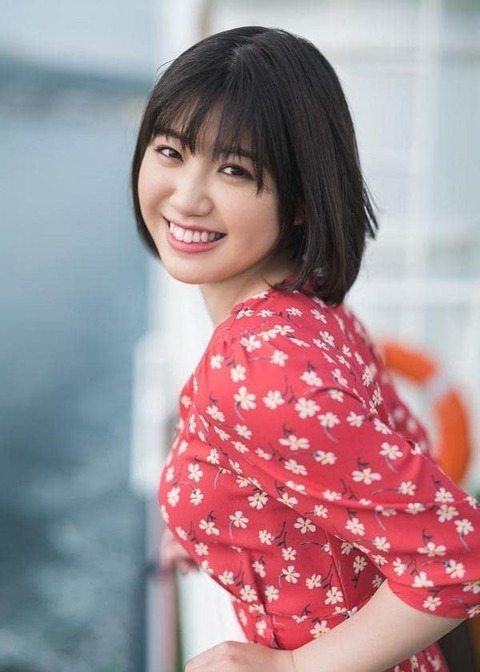 和泉芳怜1st水着写真集「可憐な芳怜」