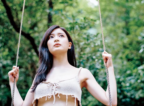 織田奈那1st水着写真集「無頼派の純情」