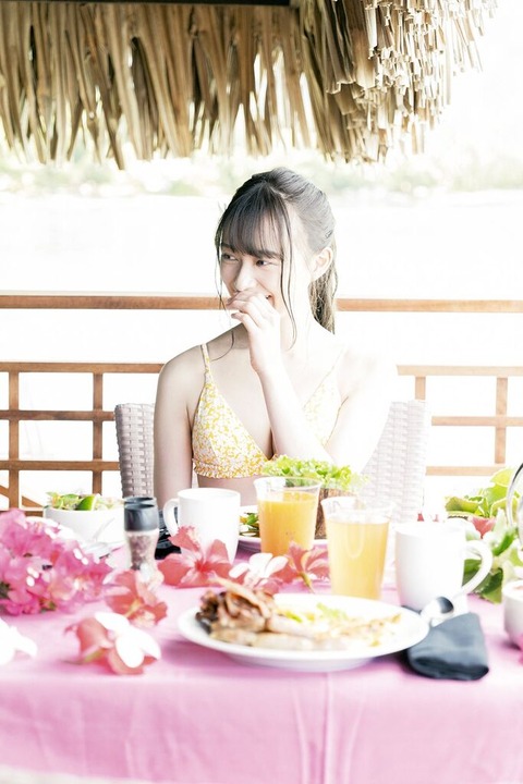 乃木坂46鈴木絢音1st写真集「光の角度」