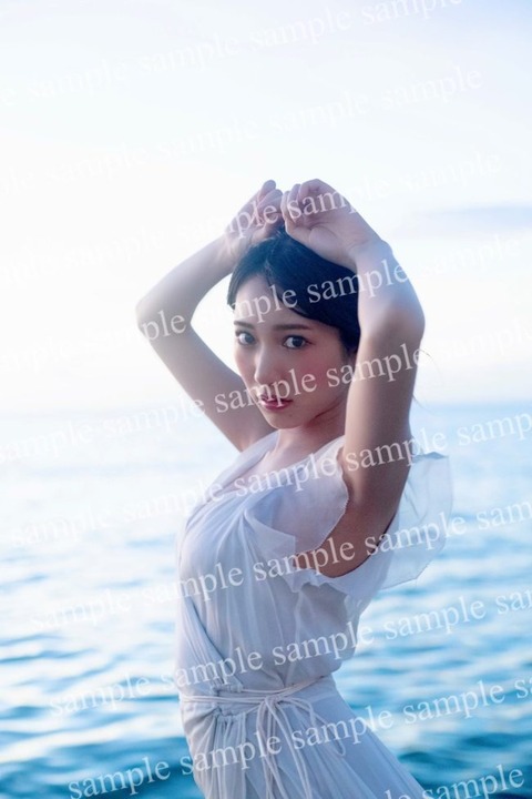 横野すみれのSUMIRE graph水着グラビア