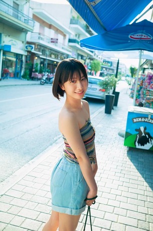 【画像】ブレイク必至の17歳JK女優、セクシーな1st写真集の発売決定wwwwwヤンジャン4度表紙の藤﨑ゆみあ、ギリシャで美胸元を披露！！！