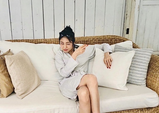 中村静香2021年水着カレンダー