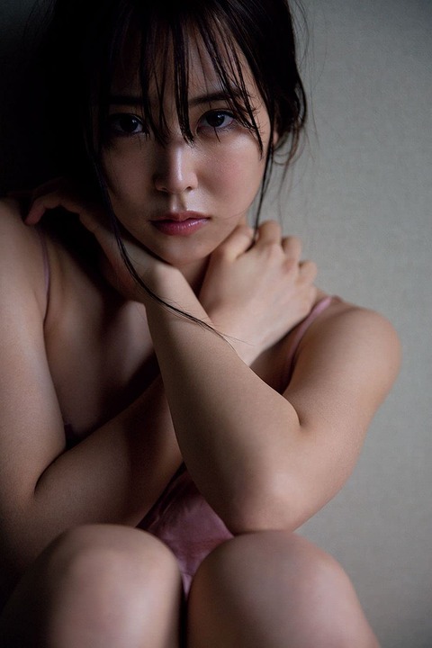 白間美瑠NMB48卒業記念写真集『REBORN』