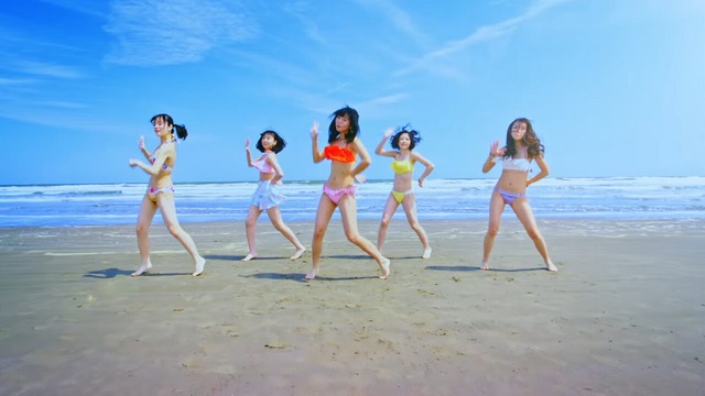 つりビット『Chuしたい』小西杏優水着 (2)