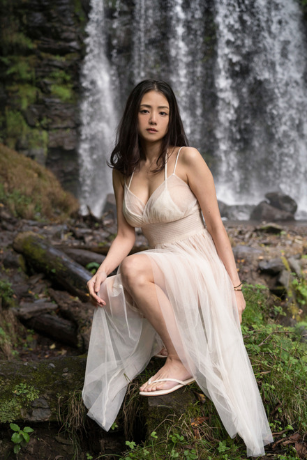 片山萌美4th水着グラビアDVD「自然のなかで微睡んで」