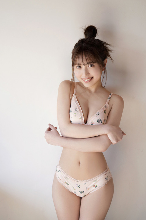 竹内星菜くびれ水着グラビア