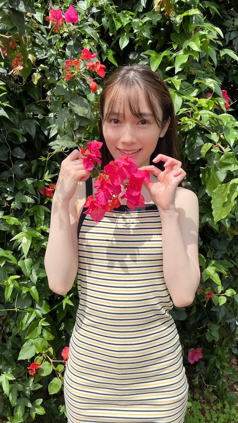 櫻坂46守屋麗奈1st水着写真集