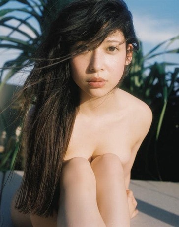 染野有来が脱いだ!?1st写真集の裸身カット画像が大胆すぎる！芳根京子似の美人女優がショートカットで妖艶セクシーを披露！