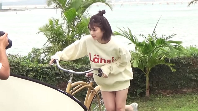 冴木柚葉ヤンマガ水着グラビアメイキング (14)