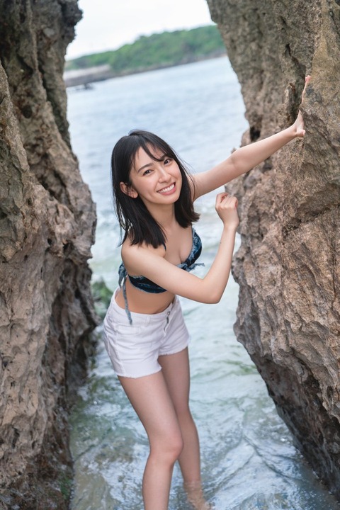 日向坂46金村美玖1st水着写真集水着カット