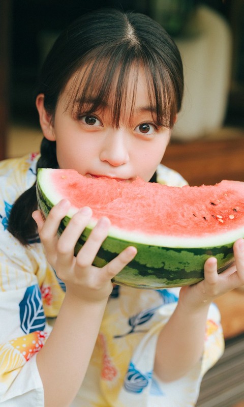 涼井菜生「週刊プレイボーイ」水着グラビア