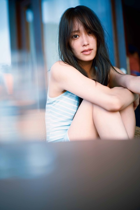 日向坂46佐々木久美1st写真集『めくる日々』裏表紙