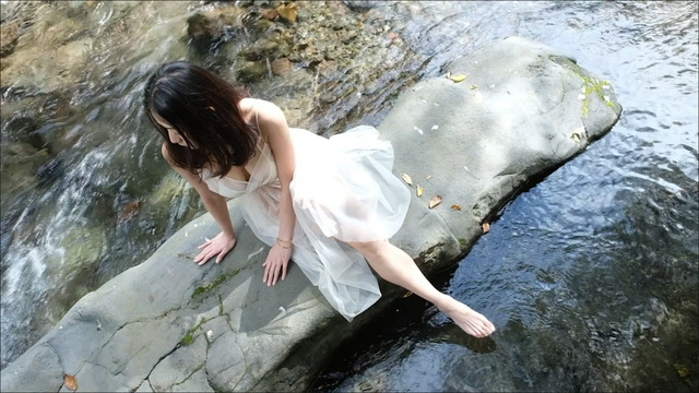 片山萌美DVD「自然のなかで微睡んで」 (34)