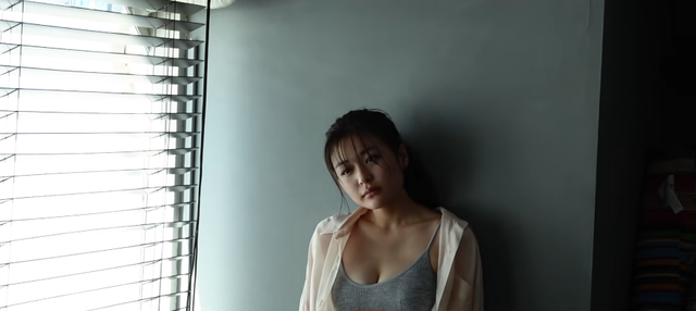 和内璃乃FRIDAY初グラビア