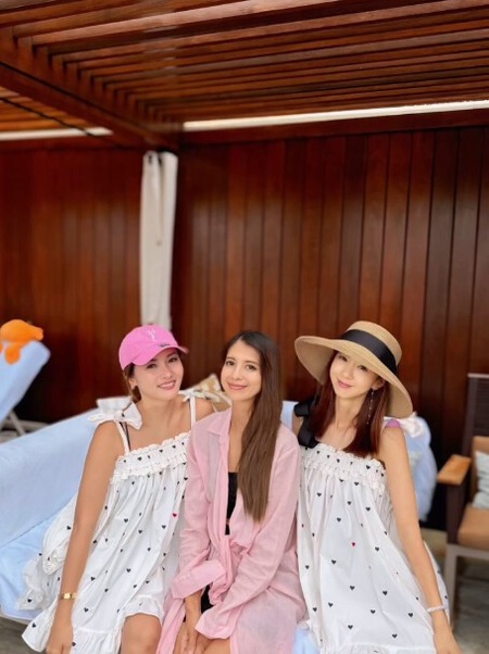 ほしのあき47歳ビキニ水着姿 (2)