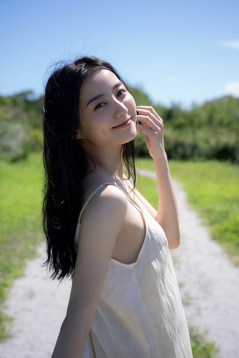 高田里穂の週プレランジェリーグラビア