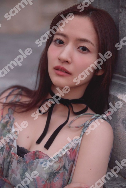 乃木坂46金川紗耶1st写真集『好きのグラデーション』書店別購入特典絵柄