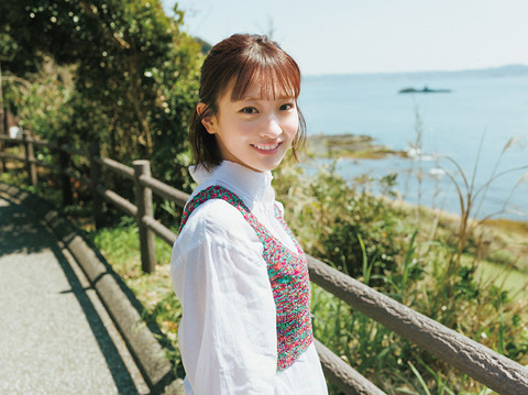 櫻坂46小島凪紗「週刊少年マガジン」グラビア