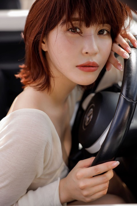 岸明日香デビュー10周年アニバーサリー写真集「Culmination」