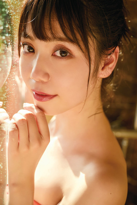 白瀬乃愛1st水着グラビアDVD「AQUA」