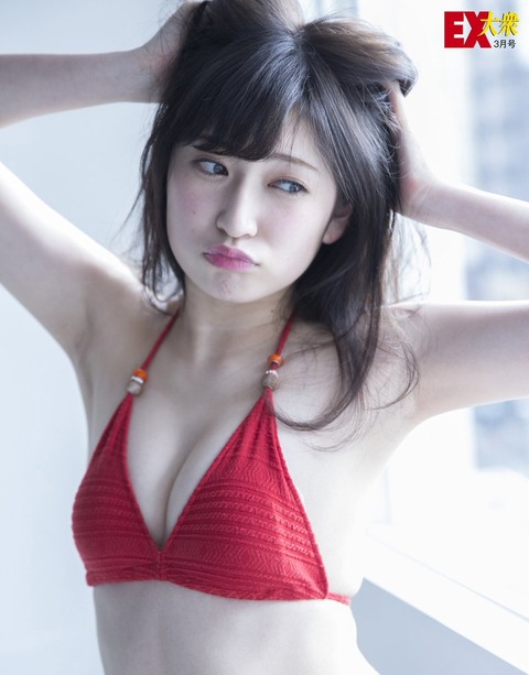 吉田朱里水着グラビア