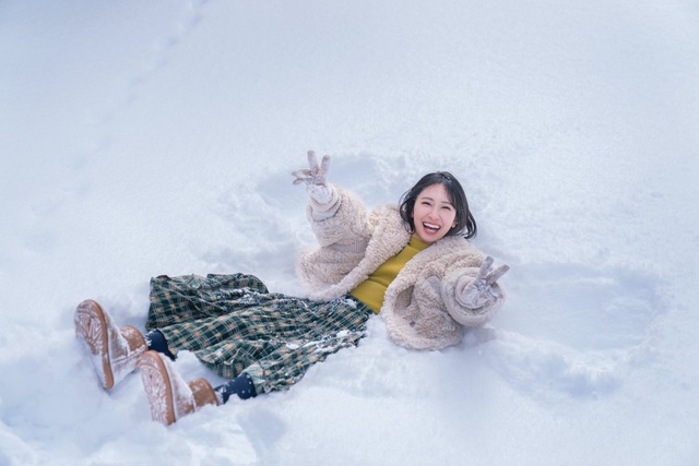日向坂46金村美玖1st水着写真集先行カット