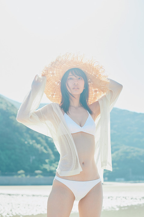斉藤里奈1st写真集「色彩」2