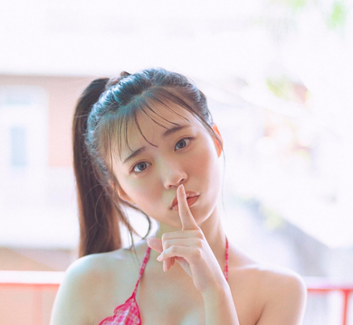 金澤亜美ファースト写真集ピンクビキニカット