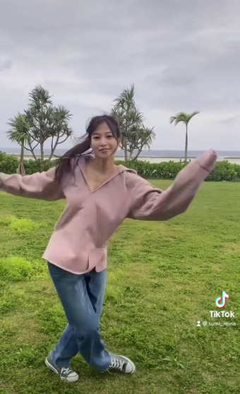 鷲見玲奈1st写真集「すみにおけない」全衣装 (4)