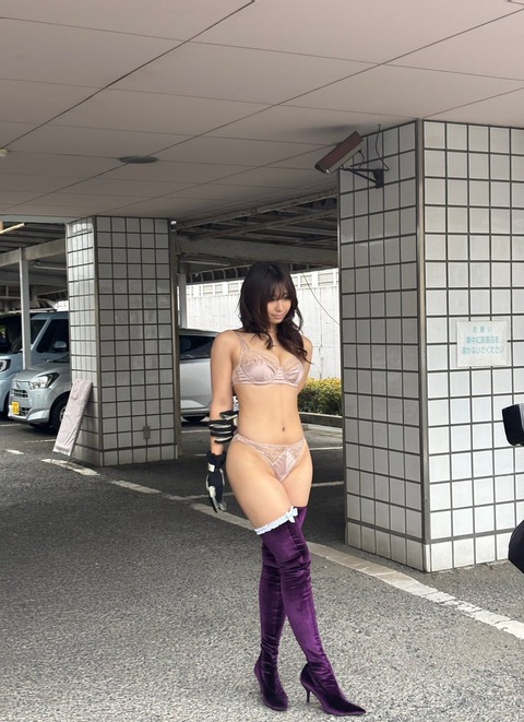 東かなめBUBKAデジタル写真集「RIDE ON？」