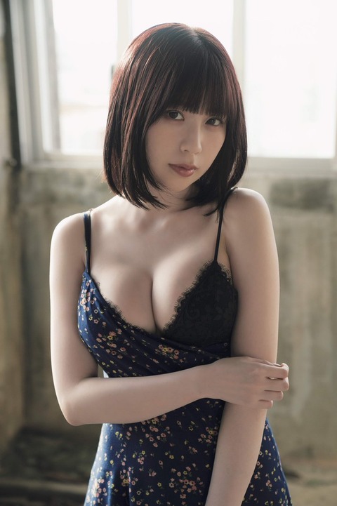 宮内凛1st水着写真集「凛と」