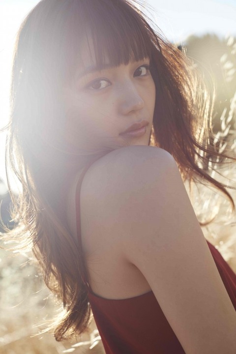 川口春奈水着カレンダー