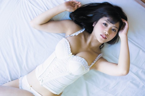 根岸愛1st水着写真集「Nobody Knows」