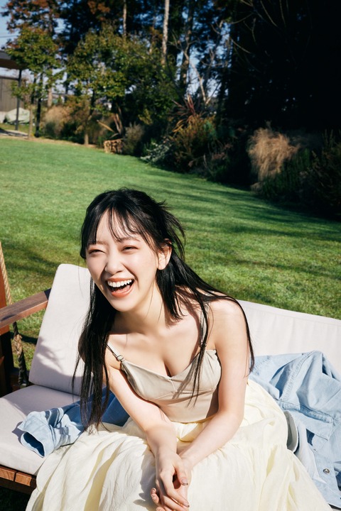 堀未央奈写真集の水着&下着カット