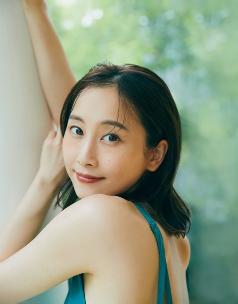 松井玲奈FRIDAYグラビア