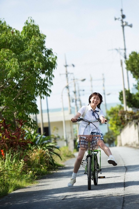 人気声優の斉藤朱夏2nd写真集