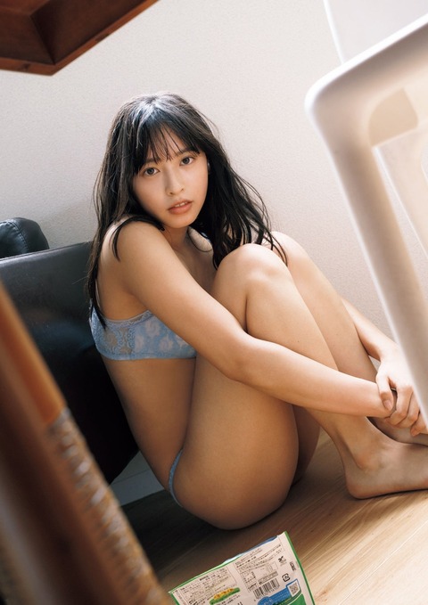 大槻りこスタイル抜群水着グラビア