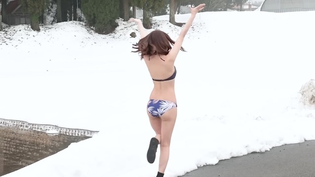 鈴木優香【雪山で踊ってみた】可愛くてごめん (7)