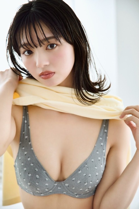 蒔埜ひなBRODY水着グラビア
