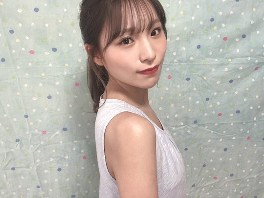 AKB48左伴彩佳の美乳スタイル