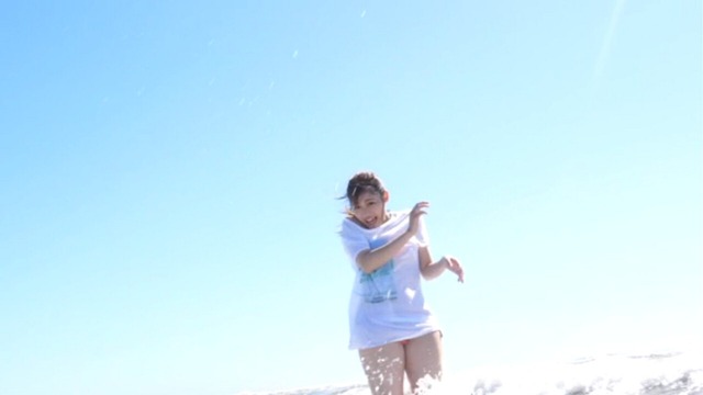 石田桃香1st水着グラビアDVD「withももか」 (5)