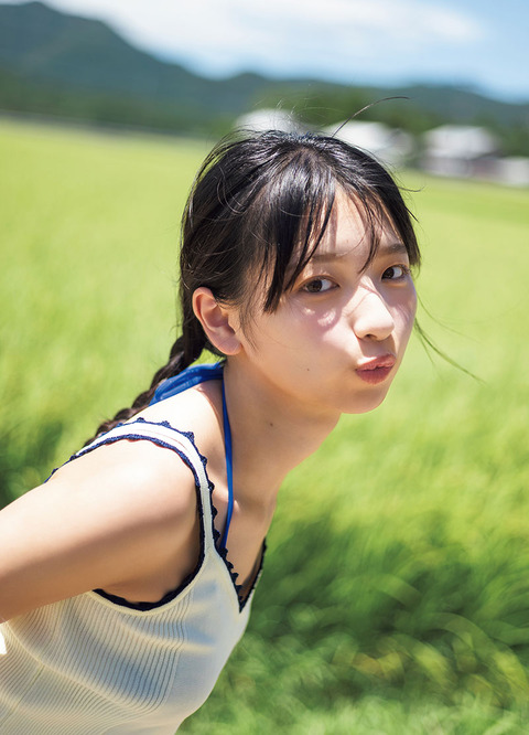 一ノ瀬瑠菜 週刊少年マガジン 水着グラビア