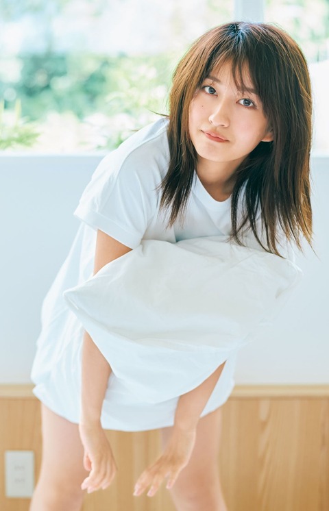 斉藤里奈1st写真集「色彩」ランジェリーグラビア