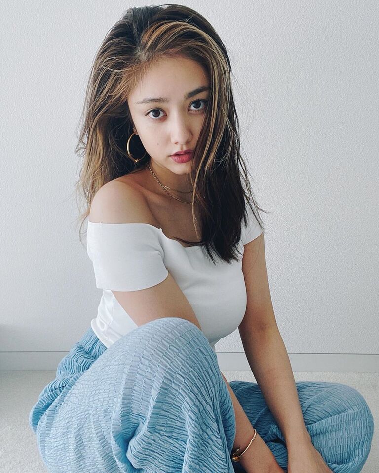 【画像】谷まりあ、インスタで胸谷間ポロリ!推定Eカップ美バスト写真があざとくてセクシーすぎる!