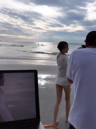 渡邊渚1st写真集『水平線』水着オフショット (14)