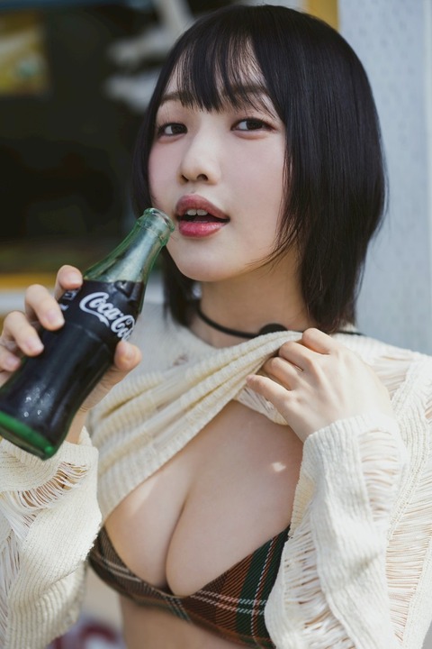 小倉あずさ「週刊プレイボーイ」水着グラビア