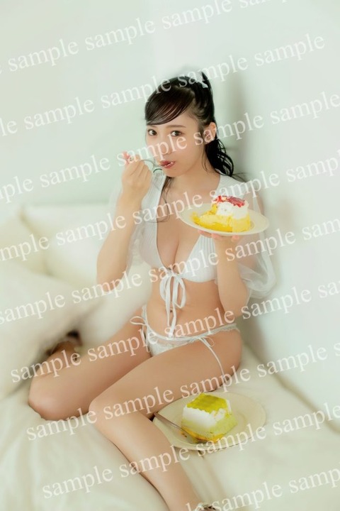 横野すみれのSUMIRE graph水着グラビア